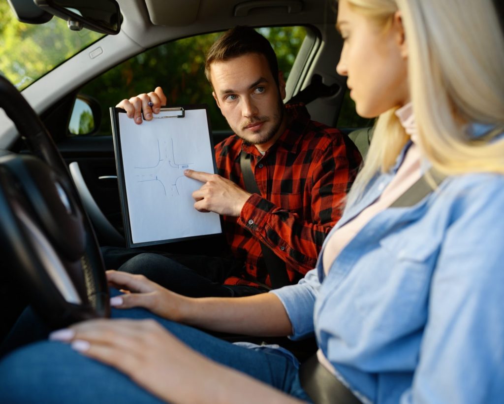 woman-and-man-with-checklist-driving-school-1-e1627375367962.jpg